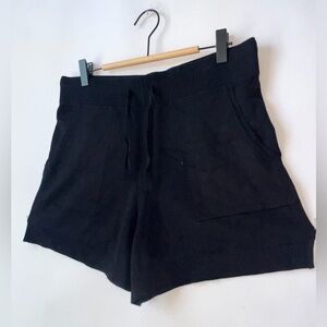 Banana Republic black lightweight sweater knit shorts pockets size small